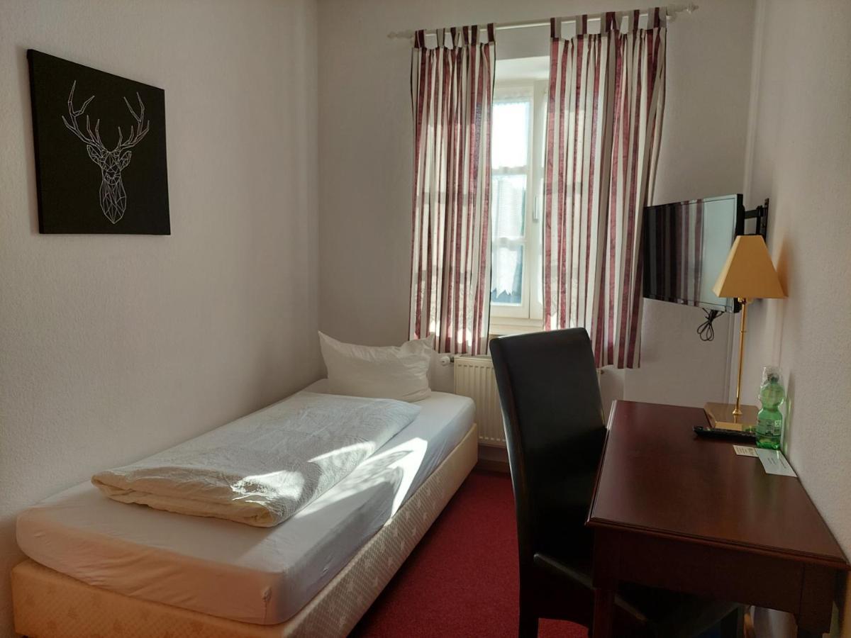 Der Heurige Im Gasthaus Zum Loewen Freising Exterior foto